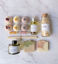 Load image into Gallery viewer, Deluxe Gift Set