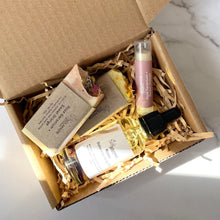 Load image into Gallery viewer, Small Botanical Body Oil Gift Set